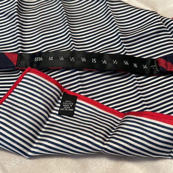 Tommy Hilfiger bow tie & Handkerchief set navy and red - Picture 6 of 9